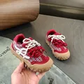 Baskets pour tout-petits à carreaux rouges avec des semelles souples antidérapantes - Taille 23 Longueur Intérieure: 14.1cm / Rouge