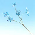 Detailansicht von fünf blauen Schmetterlingen an einem rustikalen Zweig für Blumengestecke - Butterfly Cluster / Dunkelblau
