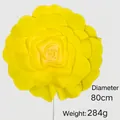 Detailansicht einer großen gelben PE-Rose für Außendekorationen, 80 cm Durchmesser, 284 g - Rose mit Stiel / 80cm