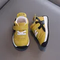 Gelbe Lauflernschuhe für Kleinkinder mit atmungsaktivem Wildleder und rutschfester Sohle - Innenlänge 12.5cm/Größe 16 / Gelb