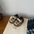 Zapatillas deportivas de invierno para niños con forro de felpa cálida en marrón y beige. - Beige