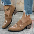 Mocassins pointus en daim marron avec broderie et talon de 5,5 cm - Marron