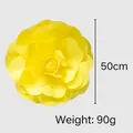 Detailansicht einer großen gelben PE-Dekorose mit 50 cm Durchmesser und 90 g Gewicht - Flache Rose / 50cm