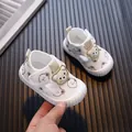 Zapatos de malla transpirable para bebés con diseño de oso y suela blanda flexible - Tallas Mixtas 16-21 (Caja de 120 Pares) / Beige