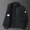 Chaqueta de forro polar negro grueso para hombre con cuello alto y bolsillos con cremallera. - M / Tops / Negro