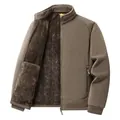 Chaqueta de forro polar marrón para hombre con forro de felpa cálido y cuello alto - M / Tops / Camel