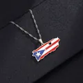 Detalle del collar de mapa de Puerto Rico en acero inoxidable con diseño de bandera - Estilo Mapa Puerto Rico Corazón Calado Goteo Aceite / Plateado