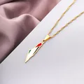 Detalle del collar con colgante mapa bandera de Palestina en cadena dorada retorcida - Dorado Estilo A
