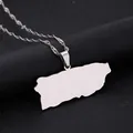 Dettaglio ravvicinato della collana in acciaio inox con ciondolo a forma di mappa di Porto Rico. - Stile Sagoma Mappa Porto Rico (A) / Argento