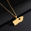 Dettaglio della collana con mappa di Porto Rico in acciaio dorato e cuore traforato - Stile Pendente Mappa Porto Rico con Cuore (Stile G) / Oro