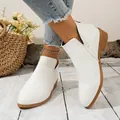 Elegante witte enkellaarsjes met puntige neus en lage blokhak voor dames, lifestylestijl - 36 / Wit