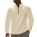 Detailweergave van de opstaande kraag en rits van een beige herenpullover met rits - Abrikoos