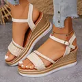 Sandales compensées blanches élégantes pour femmes avec brides tressées et boucle réglable - Blanc