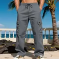 Detailansicht der grauen Herren-Cargohose mit geradem Bein und funktionalen Taschen. - Dunkelgrau