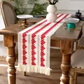 Chemin de table bohème en coton tissé avec motif géométrique rouge et franges. - Style tissé à cœur rouge (MX20.三排爱心-排须流苏) / 30*50cm / Blanc