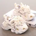 Sandali sportivi bianchi in rete per bambine con decorazione elegante in pizzo e perle - 37 / Bianco avorio