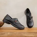 Comfortable black slip-on flat shoes with soft sole for elderly women, vintage style - 36 / Black