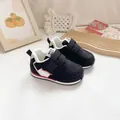 Stylische schwarze Kleinkinder-Sneaker mit atmungsaktivem Mesh und Klettverschlussriemen - Größe 16.0 / Schwarz