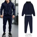 Vista detallada del chándal azul marino para hombre con capucha y cremallera - S / Top Y Pantalón / Azul Marino