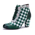 Gedetailleerd zijaanzicht van een vintage groene leren laars met pied-de-poule en kant. - 36 / Vintage Groen