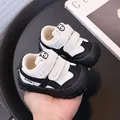 Zapatos deportivos infantiles tema panda con puntera reforzada y velcro - Talla 16 (Longitud Interior 11,5 cm) / Zapatos Primeros Pasos (YB60) / Negro