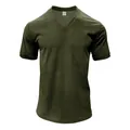Slim fit heren T-shirt in olijfgroen corduroy met V-hals en korte mouwen. - Legergroen