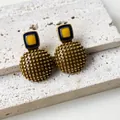 Pendientes retro de esmalte con cuadrado amarillo y cúpula con lunares en relieve - Oro antiguo