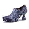 Gedetailleerd zijaanzicht van lederen hakken met paisley-print en metalen studs - 36 / Zwart en Grijs