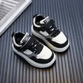 Klassische schwarz-weiße gesteppte Leder-Sneaker für Kinder mit dem 1987 Logo-Detail - Größe 22 (Innenlänge 14cm) / Schwarz