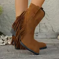 Elegantes botas Western de ante marrón con flecos largos y un tacón cuadrado grueso. - 36 / Marrón