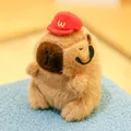Adorabile peluche di capibara marrone che indossa un piccolo cappello rosso con logo giallo - Circa 12cm / Peluche capibara commesso