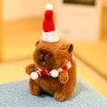 Simpatico peluche capibara con cappello da Babbo Natale rosso e sciarpa festiva a righe - Capybara di Natale-Bianco