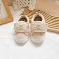 Beigefarbene Baby-Lauflernschuhe mit süßem Bären-Klettverschluss und weicher Anti-Rutsch-Sohle - Größe 15.0 / Fleischrosa