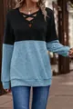 Top casual de mujer con cuello en V, tirantes cruzados y diseño de bloques de color azul y negro - S / Tops / Azul cielo