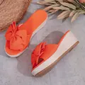 Mules compensées orange vif avec un grand nœud et une semelle plateforme. - 36 / Rouge Orangé