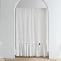 Minimalistischer weißer Türvorhang aus Baumwolle mit orangefarbenen Punkten und Volant - Gänseblümchen Künstlerischer Stil (Stangentasche) / Breite 135*200cm / Gebrochenes Weiß
