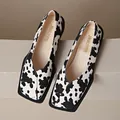 Mocassins chics à bout carré pour femmes avec imprimé vache et motif noir et blanc élégant - 35 / Motif Vache