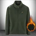 Warme dikke groene fleecejas voor heren met een zachte binnenvoering en opstaande kraag - M / Tops / Legergroen