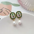 Élégantes boucles d'oreilles émaillées raisin avec perles baroques et détails dorés - 1.5*3.5cm / Style Raisin
