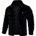 Détail d'une veste en velours côtelé noir avec doublure matelassée et boutons - S / Rembourré / Noir