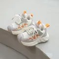 Baskets de sport respirantes pour enfants en blanc et gris avec des accents orange vifs - Taille 26 (Intérieur 16cm) / Gris Beige