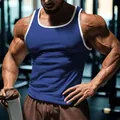 Herren Fitness-Tanktop in Blau mit weißen Paspeln im professionellen Fitnessstudio - S / Oberteile / Saphirblau
