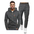 Ensemble de sport professionnel gris pour homme avec capuche, poches zippées et jogging - S / Haut Et Bas / Gris foncé