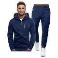 Survêtement homme bleu marine avec capuche et détails de fermeture éclair orange chaud - S / Haut Et Bas / Bleu marine