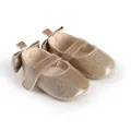 Detailed macro view of gold glitter baby girl Mary Jane shoes with elegant back bow - 11cm / Gold
