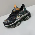Baskets compensées pour hommes avec imprimé géométrique multicolore et détails en cuir - 38 / Noir