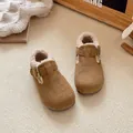 Elegantes zapatos infantiles de ante marrón con forro polar cálido y cierre de hebilla - Talla 23 (Longitud interior 14,5 cm) / Amarillo