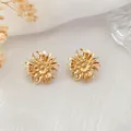 Elegante Ohrstecker aus Gold in Form einer Chrysantheme im barocken Palast-Retro-Stil - Paar Ohrstecker Mit Silberstift