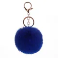 Eleganter blauer Schlüsselanhänger aus Kunstfell-Pompon mit goldenem Metallverschluss - Saphirblau