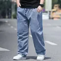 Lockere hellblaue Herren-Jeans mit geradem Bein im lässigen Streetwear-Design - 28 / Unterteile / Hellblau
